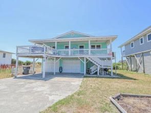 Salty Paradise 4 Bedroom Home by RedAwning