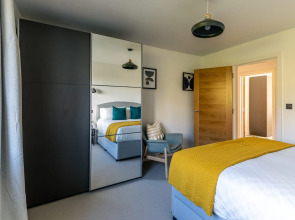 Modern 5 Bedroom Home With Garden Panoramic Views