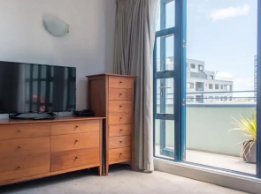 Amazing Penthouse Apartment with Balcony and Harbour Views