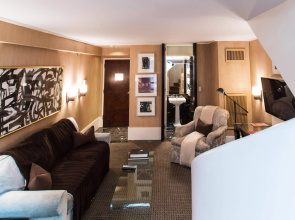 City Club Hotel