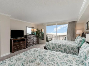 Gorgeously remodeled 2 bedroom ocean front unit - 509 South Hampton 2 Condo