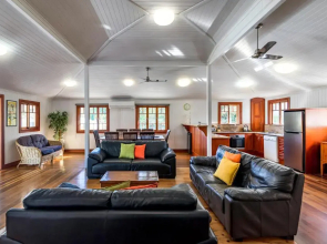 Island Adventure Holiday House