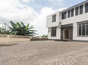 Mahanaim Rike by Reddoors