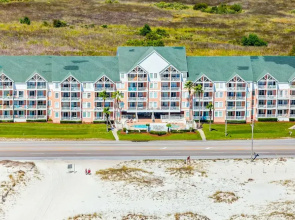 Direct Gulf Front Condo With Resort Pools With Hot Tubs - Steps to Beach