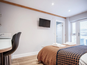 Grove - 1 Bedroom Apartment - Stepaside