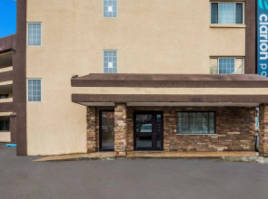 Clarion Pointe Downtown