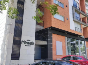 Modern Miravalle Apartment