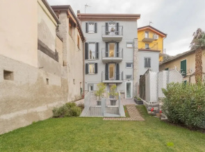 Pozzo Vertical Apartment With Garden and Parking