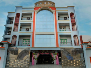 OYO 9658 Hotel Madhuram