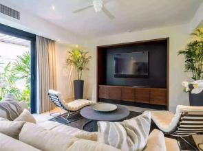 Sunny Vacation Villa 68