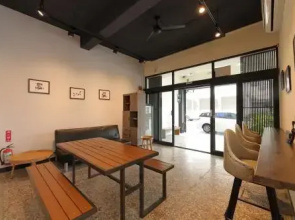 Topbunk Hostel