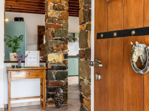 Charming 1-bed House in Stafylos