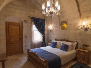 Solo Cave Suites