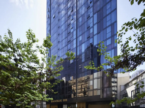 Stylish One Bedroom With Urban Convenience
