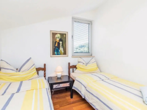 Beautiful Apartment in Kampor With 4 Bedrooms and Wifi