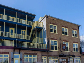 Unique & Sunny Top Floor Old Quebec Gem