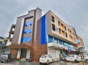 OYO 16122 Hotel Navya Palace