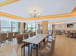 Vienna Hotel Tibet Linzhi Pedestrian Street Hebin Road