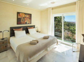 Large Luxury Family Villa 500m From Beach