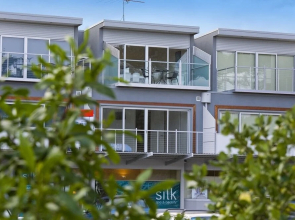 Four Kings Apartments