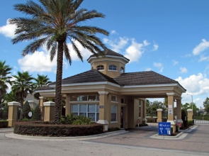 Beautiful 5 Bedroom 5 Bath Pool home in Windsor Hills Resort