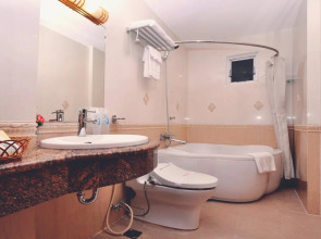 Tan Hoang Long Hotel