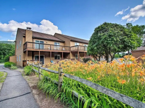 Lincoln Condo w/ Balcony - 6 Mi to Loon Mtn!
