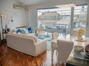 038 - Attico LUSSUOSO terrazza CENTRO Citta' 500m MARE, parcheggio gratis vicino