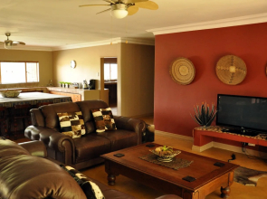 Ukutula Lodge & Game Reserve