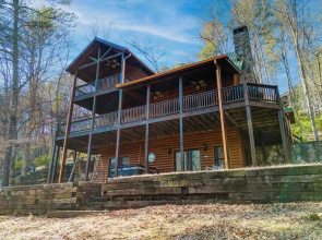 New! Riverfront Retreat Sleeps 12 Ellijay