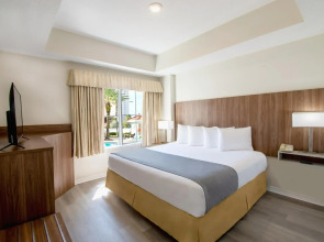 The Point Hotel & Suites