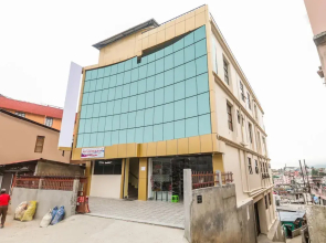 Oyo 18528 Field Residency Inn