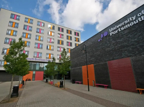 Oliverball Serviced Apartments - Flat A - Spacious ground floor, 1 bedroom apartment in Central Southsea