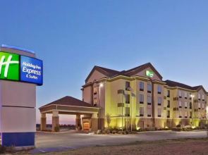 Holiday Inn Express & Suites Shawnee I-40