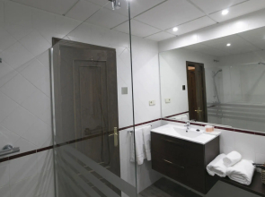 Shine Albayzín Hotel