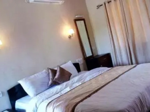 Beautifully Furnished Ac Room