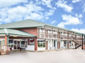 Days Inn by Wyndham Newport