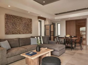 Beachfront Alassa Villas w Private Pools Complex