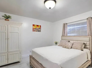 West Palm Beach Apartment 3 Mi to Shore!