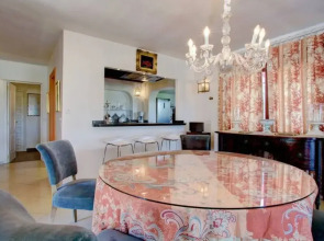 Charming 6-bed House in Malaga