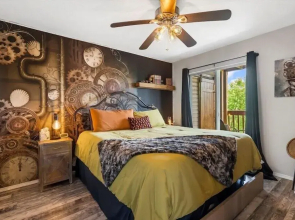 Time Traveler Suite - Private Balcony