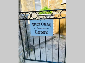 Victoria Boutique Lodge 'Edith' Sea View and Garden Apartment