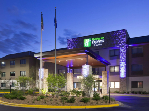 Holiday Inn Express & Suites Minneapolis – West End by IHG