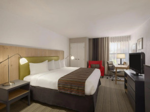 GreenTree Inn & Suites Phoenix Sky Harbor