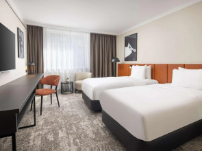 The Point Hotel & Suites