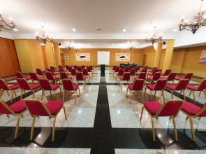 Отель Ilunion Les Corts Spa