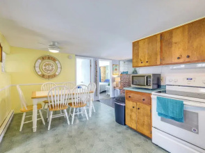 Walk to OOB Pier: Family-friendly Home w/ Hot Tub!