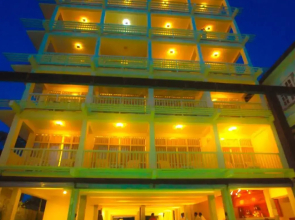 Beacon Beach Hotel