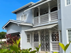 5 Bed Villa Sleeps 14 - Private Pool