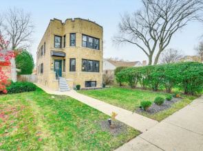 Pet-friendly Family Apartment - Near NU Campus!